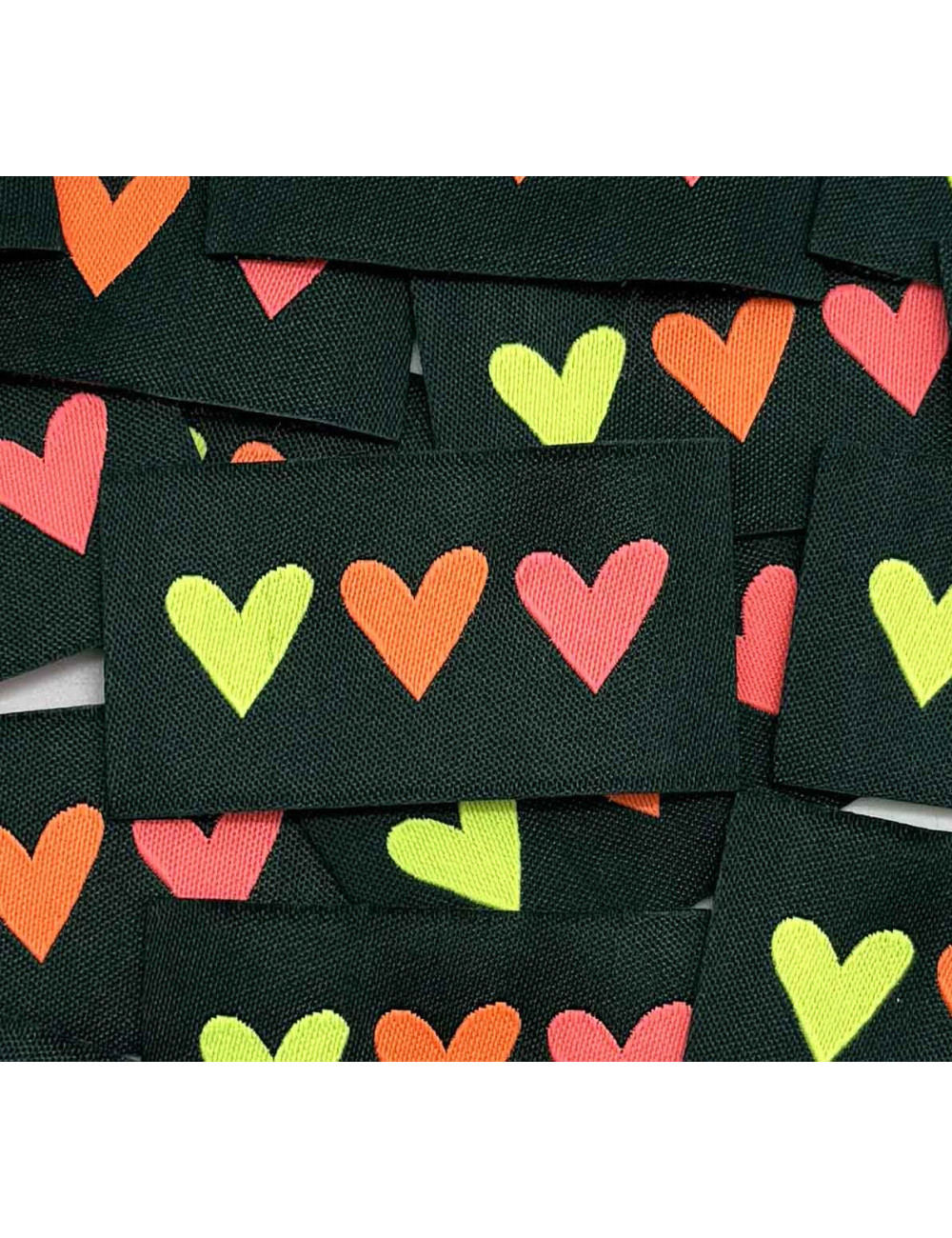 Étiquette tissée à coudre : 3 Coeurs - FLUO sur fond KAKI
