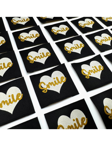 Étiquette tissée à coudre : Smile - NOIR, ÉCRU et OLIVE