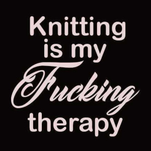 Étiquette tissée à coudre : KNITTING IS MY FUCKING THERAPY