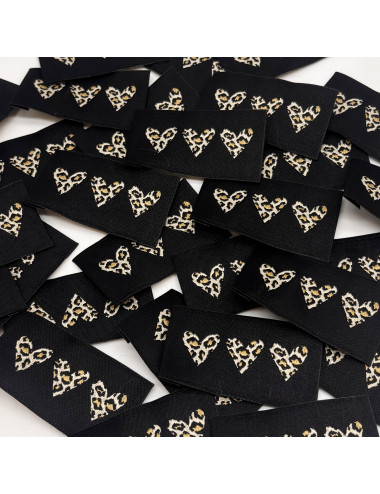 Étiquette tissée à coudre : 3 coeurs - Léopard sur fond Noir