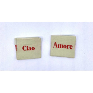 Étiquette tissée à coudre pliée : CIAO AMORE - écru et rouge